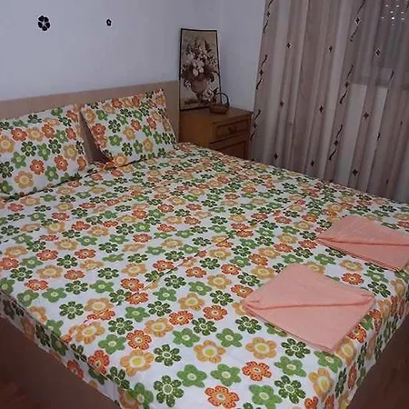 Antigona Apartment *
