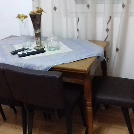 Antigona Apartment *